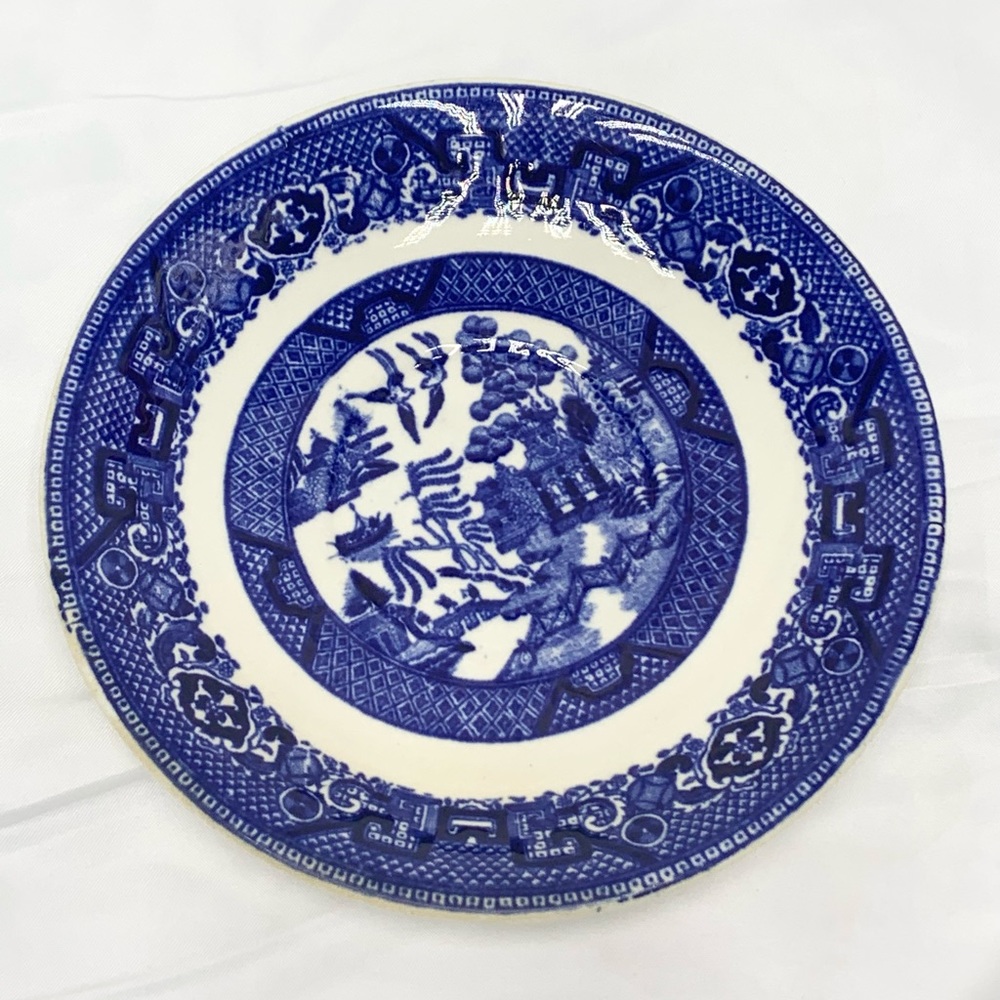Homer Laughlin - Vintage Blue Willow Saucer Earthenware.